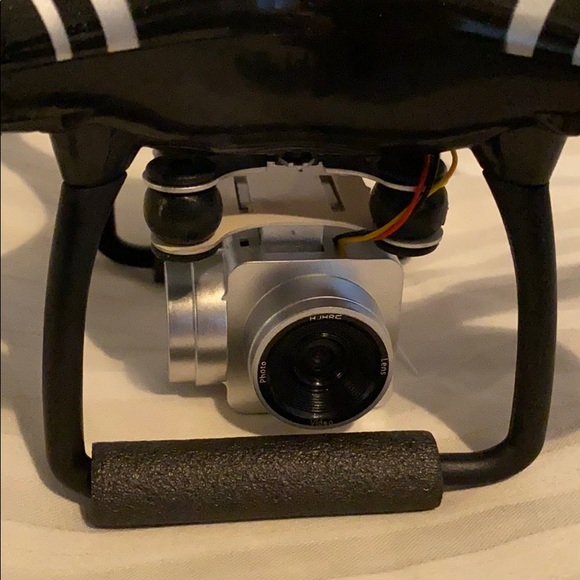 I am selling a drone with hd camera and controller - Picture 3 of 5